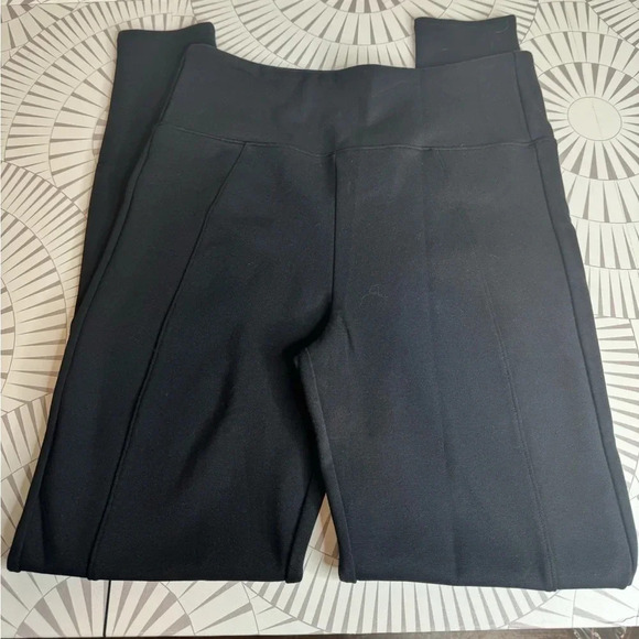 NWOT ASSETS BY SPANX BLACK PINTUCK LEGGINGS - Picture 2 of 5